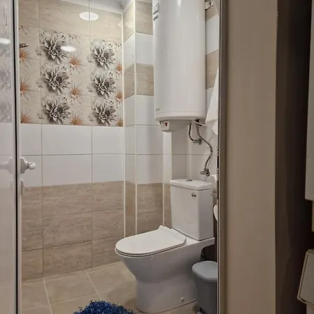 уютен 2-стаен в центъра на Apartman Dobrics