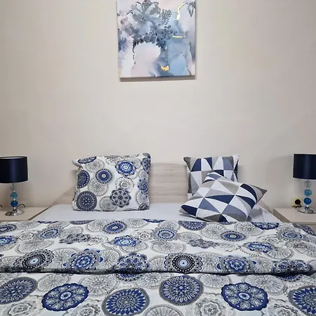 Apartman уютен 2-стаен в центъра на *