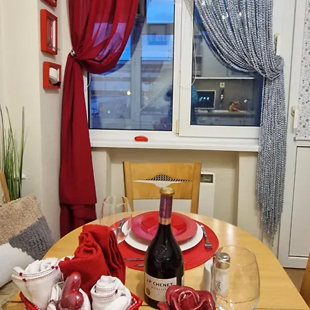 уютен 2-стаен в центъра на Apartman Dobrics